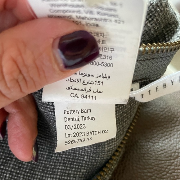 Pottery Barn Set of 2 Ebony Belgian Linen Pillow Covers 24" x 24" - Picture 5 of 5